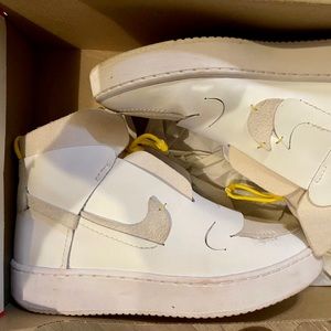 Nike women’s vandalized tennis shoes yellow white size 8.5